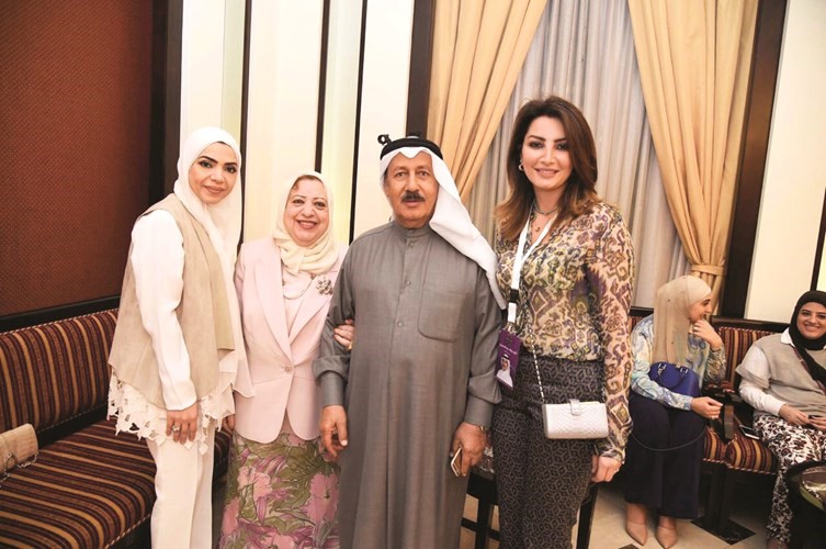 جواد بوخمسين وحرمه أم عماد ورابعة حسين مكي الجمعة وحرم أسامة بوخمسين ﻿