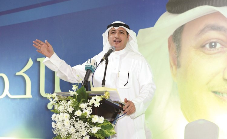 عسكر العنزي خلال الندوة﻿