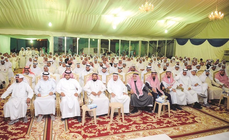 متابعة من الحضور خلال الندوة﻿