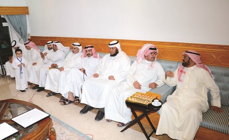 جانب من الحضور خلال الندوة﻿