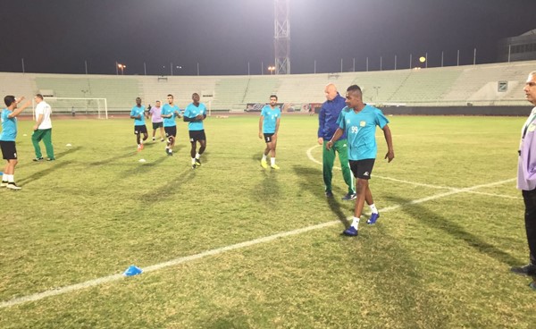 مدرب العربي ميودراغ يقود التدريبات