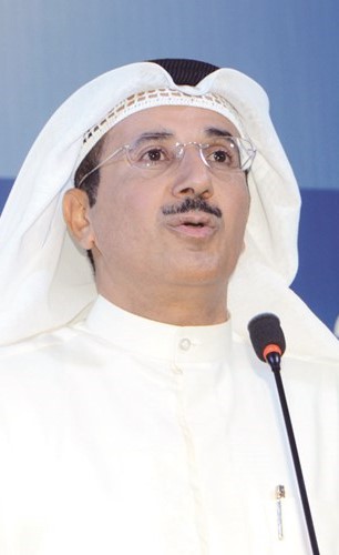 مرشح الدائرة الاولى د.عبدالله الرميضي متحدثا خلال الندوة﻿
