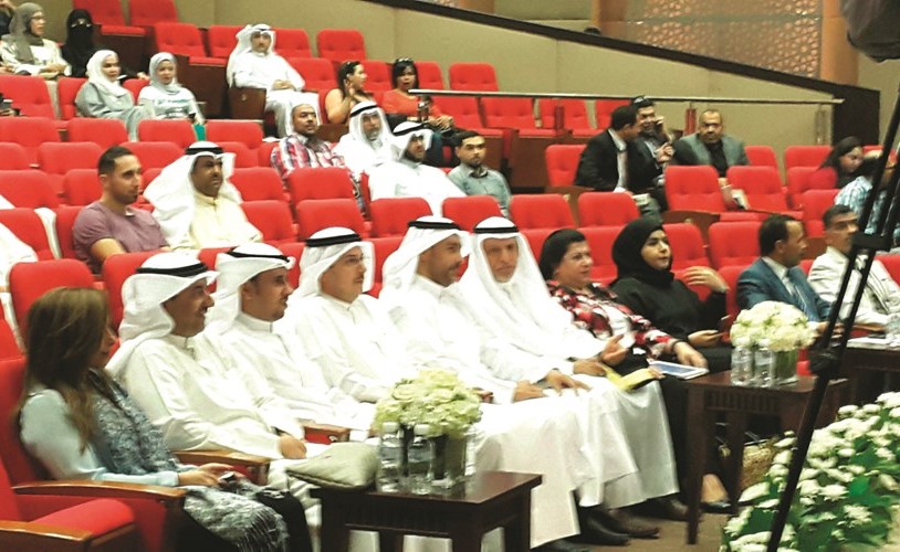 الرشيد يؤكد أهمية استخدام التكنولوجيا وإدخالها بالعملية التعليمية