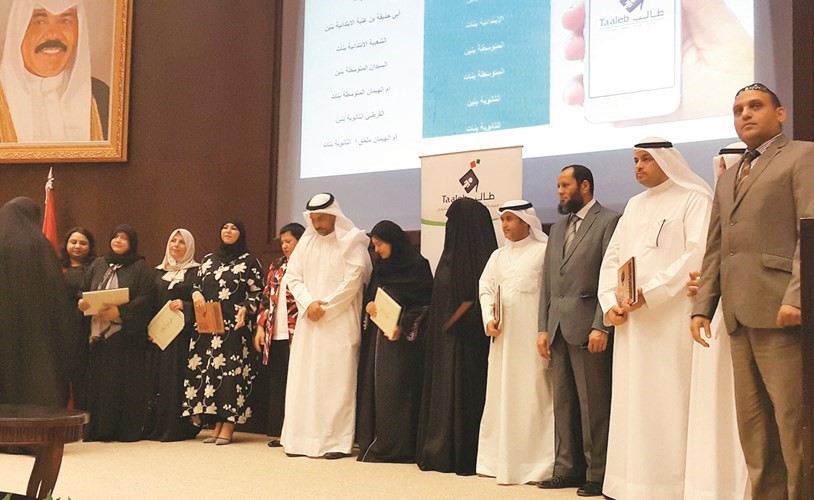 الرشيد يؤكد أهمية استخدام التكنولوجيا وإدخالها بالعملية التعليمية