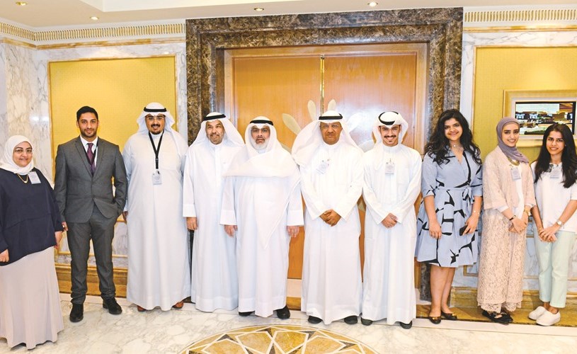 طلبة الجامعات يشاركون في لقاء إدارة المخاطر المالية بديوان المحاسبة