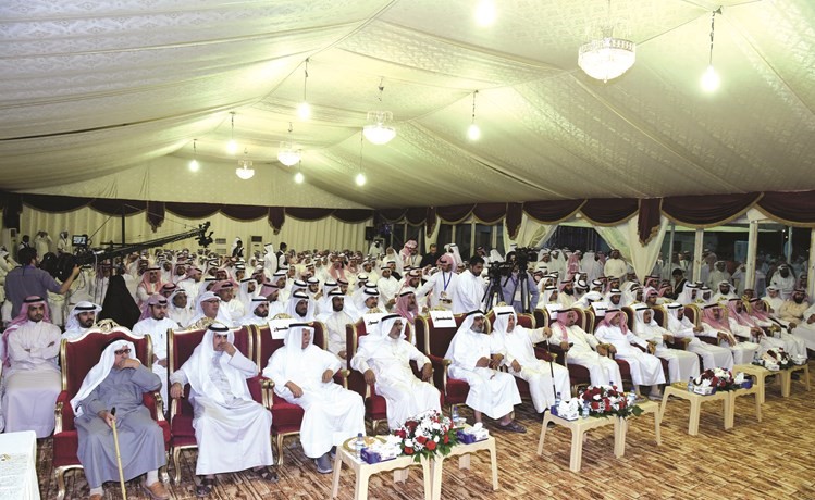 الحضور خلال ندوة مرشح الدائرة الخامسة نايف المرداس العجمي	( احمد علي)﻿