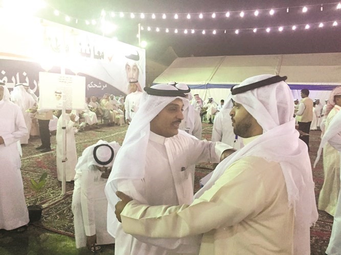 مرشح الدائرة الرابعة نايف السور مرحبا بأحد الحضور﻿