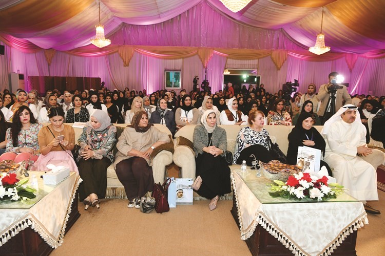 ناخبات الدائرة الثالثة خلال ندوة مرشح الدائرة الثالثة النائب السابق جمال العمر﻿
