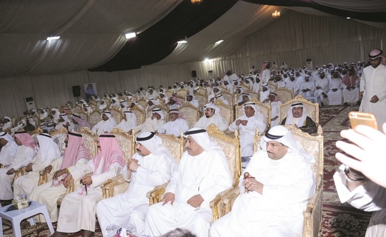 أبناء الدائرة الخامسة خلال ندوة د.فلاح صالح المهاوش﻿