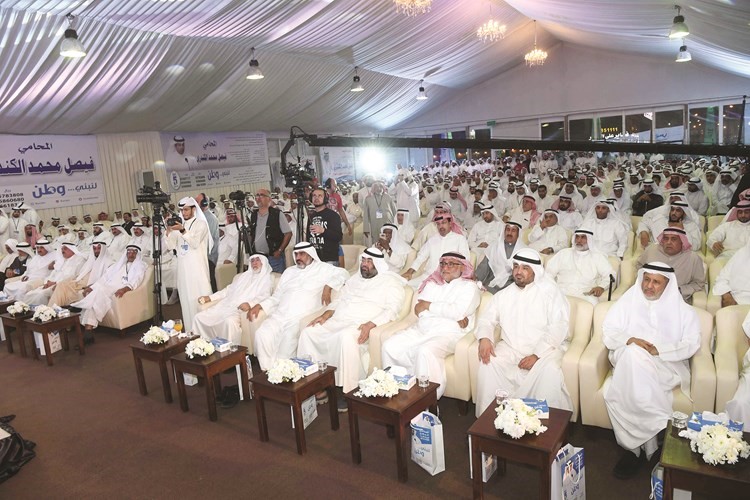ناخبو الدائرة الخامسة خلال افتتاح المقر الانتخابي للنائب السابق ومرشح الدائرة فيصل الكندري﻿