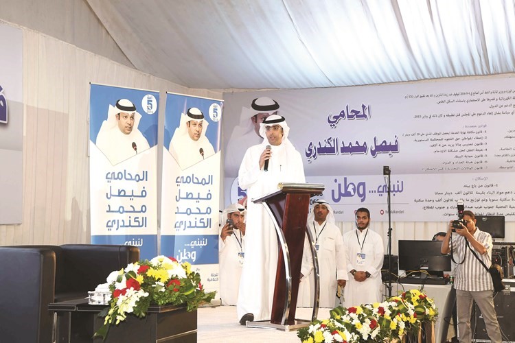 الزميل الاعلامي احمد الفضلي يقدم الندوة﻿