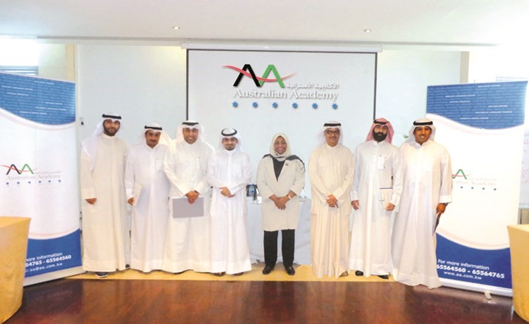صورة جماعية للمشاركين في البرنامج ﻿
