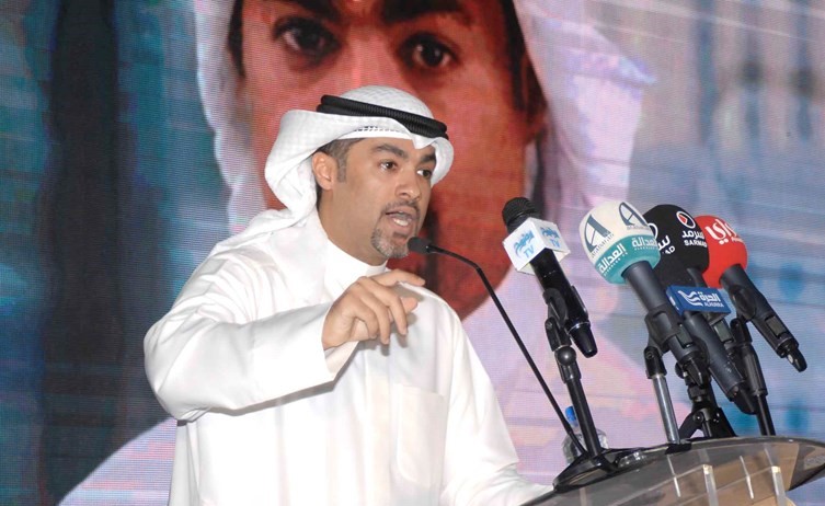 مرشح الدائرة الثانية م.عمر الطبطبائي متحدثا خلال الندوة﻿