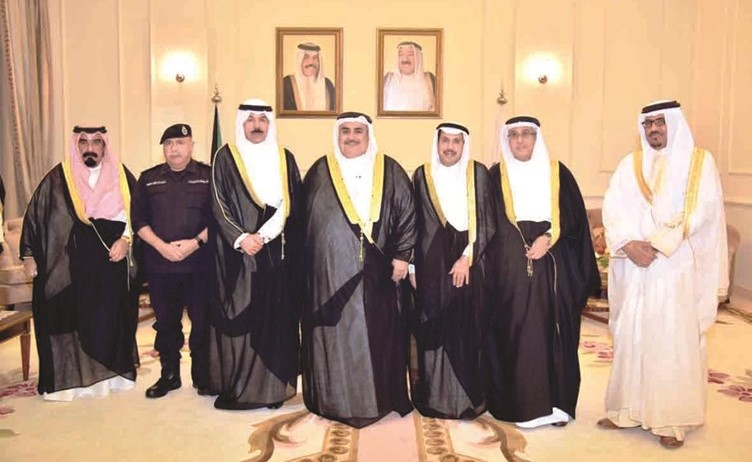 الشيخ محمد الخالد والشيخ خالد بن أحمد آل خليفةوالشيخ عزام الصباح والفريق سليمان الفهدوالشيخ أحمد الخليفة﻿