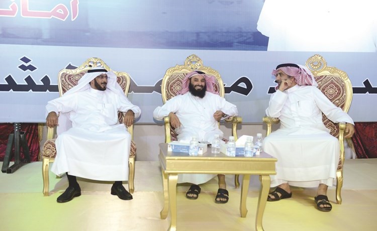 النائب السابق سعود الحريجي متوسطا عودة الرويعي وسعود محمد الشويعر	(أحمد خليل)﻿