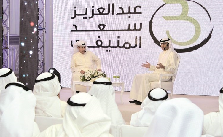 عبدالعزيز سعد المنيفي متوجها بالحديث للحضور﻿