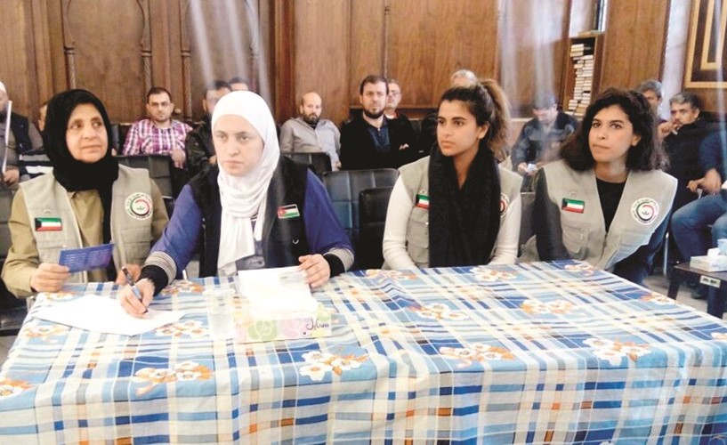 فريق (مجموعة الخير) التطوعي النسائي الكويتي خلال حفل توزيع المساعدات في العاصمة الأردنية عمان﻿