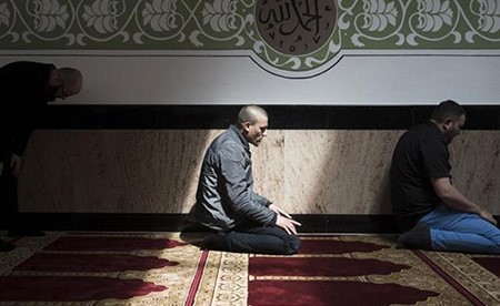 بالفيديو.. خطوة هامة تساعدك في المحافظة على صلاتك.. فما هي ؟!