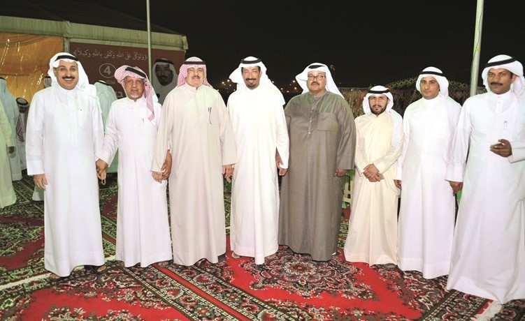 حسين مزيد مع ابناء الدائرة﻿