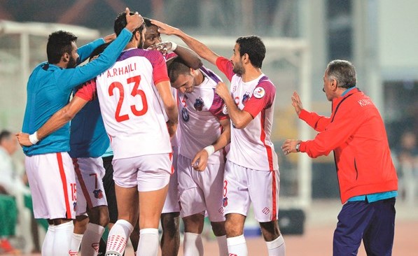 فرحة لاعبي الأبيض بالفوز﻿
