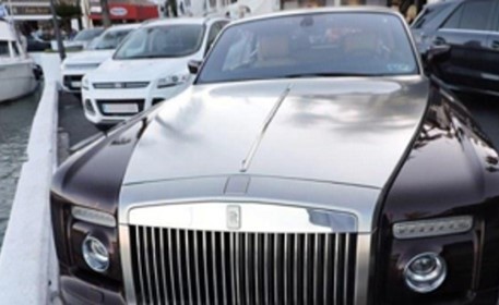 بهذه الخدعة سرق بريطاني سيارة فارهه يمتلكها ثري سعودي في لندن