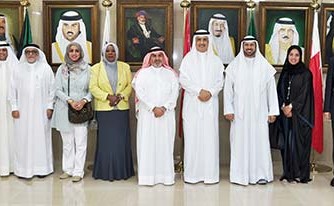 وفد وزارة التربية برئاسة الوكيل المساعد للشؤون الإدارية والتطوير الإداري فهد الغيص مع جامعة الخليج العربي