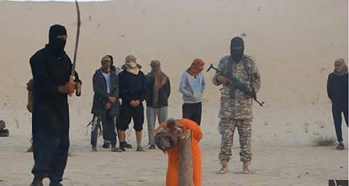 بالصور.. داعش يعدم شيخا ضريرا عمره 100 عام