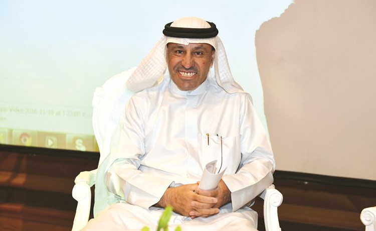 مرشح الدائرة الرابعة النائب السابق محمد طنا خلال الندوة﻿