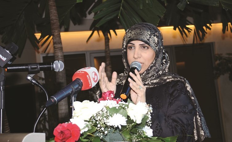 مرشحة الدائرة الأولى د.فرح صادق متحدثة خلال الندوة 	(محمد هنداوي)﻿