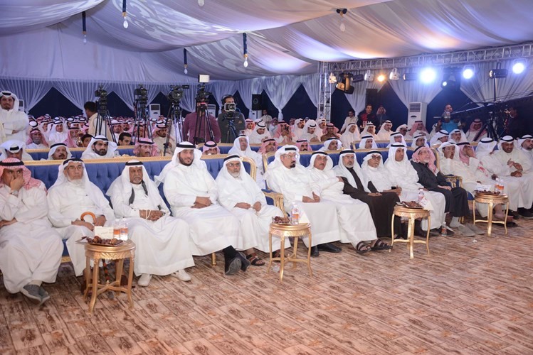 ابناء الدائرة الخامسة يستمعون الى كلمة مرشحهم الصيفي﻿