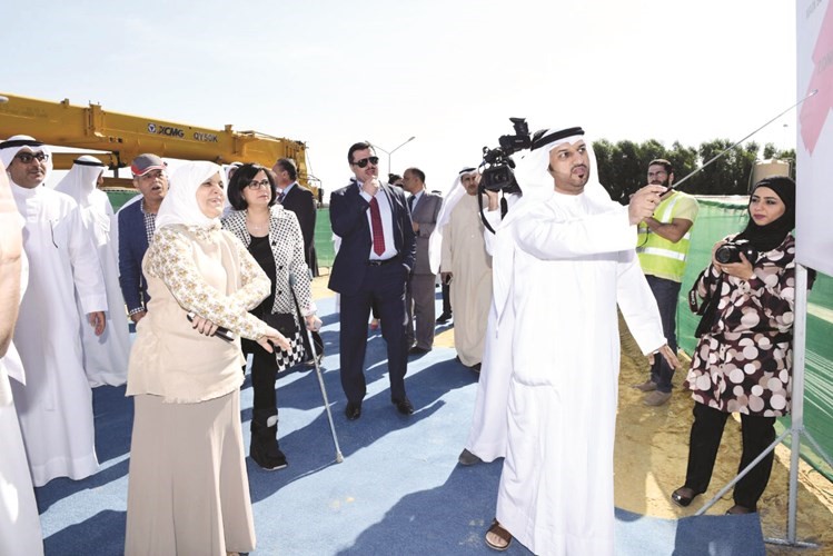 الصبيح تستمع لشرح حول تفاصيل المشروع﻿