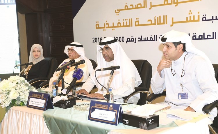 المستشار عبدالرحمن النمش متحدثا خلال المؤتمر الصحافي	(محمد هاشم)﻿