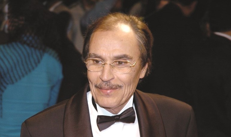 عزت العلايلي﻿
