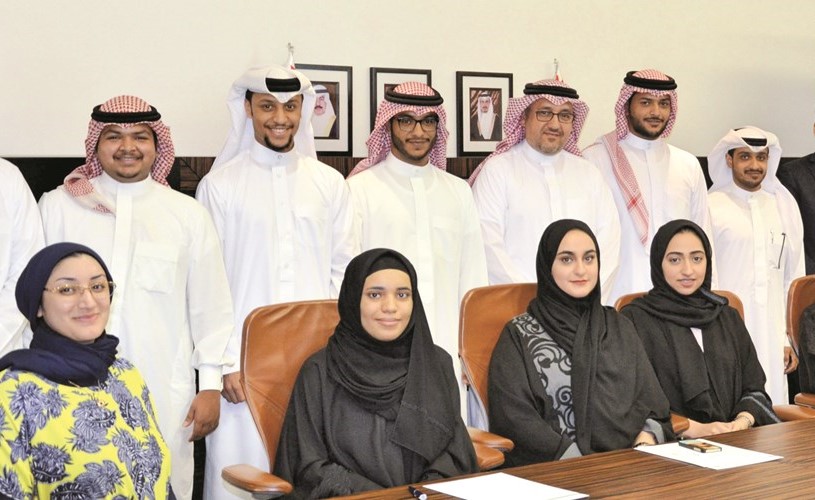 المتدربون مع مسؤولي بيتك﻿