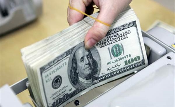 الدولار يرتفع مجدداً إلى 17.75 جنيهاً في البنوك