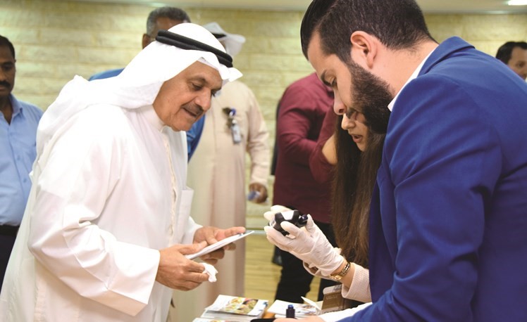 فيصل المطوع يقوم بفحص السكري ﻿