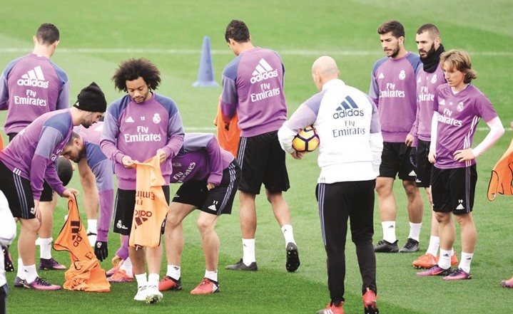 إدارة ريال مدريد طالبت الجهات الأمنية بزيادة التأمين للاعبي الفريق في جميع التحركات﻿