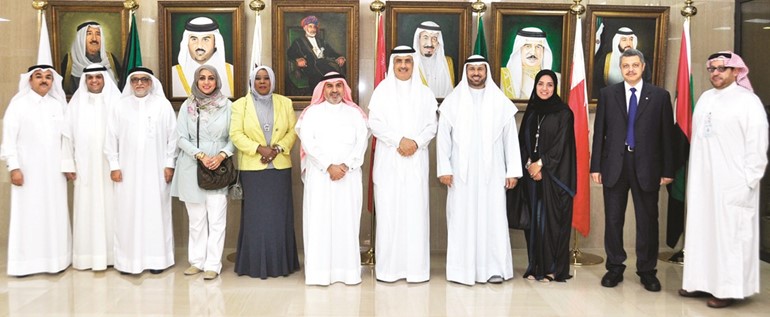  فهد الغيص ووفد وزارة التربية مع مسؤولي جامعة الخليج العربي ﻿
