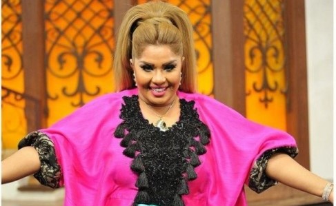 بالفيديو.. مذيعة لبنانية تقع ضحية مقلب من هيا الشعيبي على الهواء