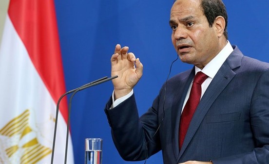 بالفيديو.. السيسي لصحافي أجنبي: لا تكرر هذه الكلمة مرة أخرى
