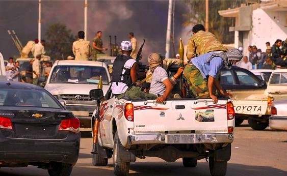 شاهد.. قرد يشعل حربا بين قبيلتين في ليبيا راح ضحيتها 16 شخصا