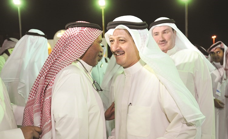 فارس العتيبي مرحبا بأحد الناخبين﻿