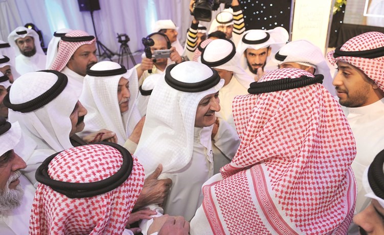 ابناء الدائرة الثالثة يلتفون حول فارس العتيبي﻿