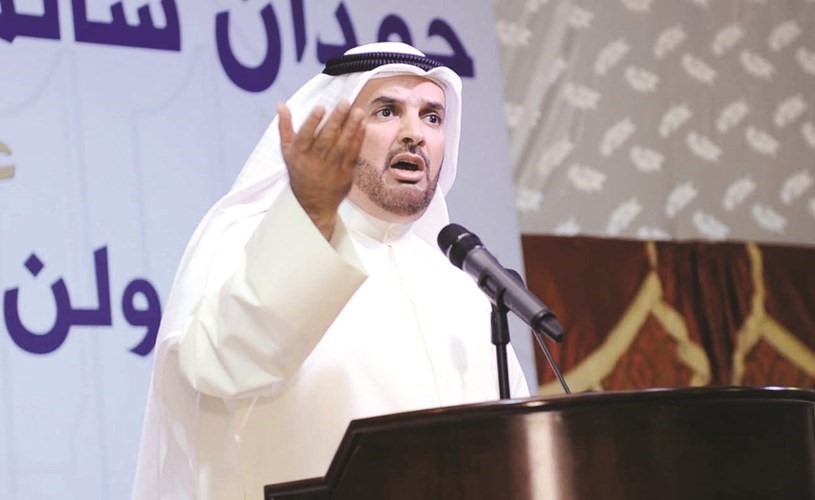 مرشح الدائرة الخامسة النائب السابق حمدان العازمي متحدثا للناخبين﻿