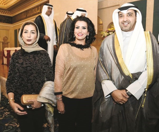 الشيخ محمد العبدالله وفاطمة العازمي ومها العلي﻿
