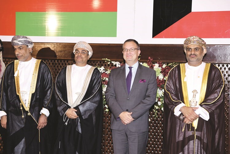 السفير البريطاني ماثيو لودج مهنئا﻿