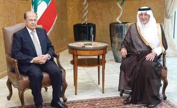 الرئيس اللبناني ميشال عون مستقبلا صاحب السمو الملكي الأمير خالد الفيصل أمير مكة المكرمة