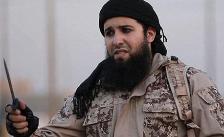 الداعشي الذي يتلذذ بجز الرؤوس وحزين على فراق قطته
