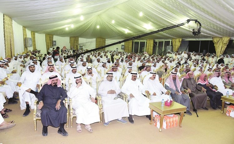 جانب من الحضور خلال ندوة النائب السابق ومرشح الدائرة الخامسة سالم النملان		(احمد علي)﻿