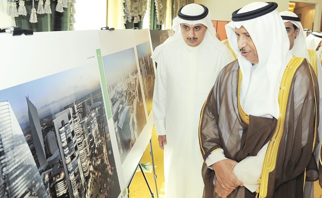 سمو الشيخ جابر المبارك يتفقد مخططات بعض المشاريع العمرانية بحضور م. احمد المنفوحي ﻿